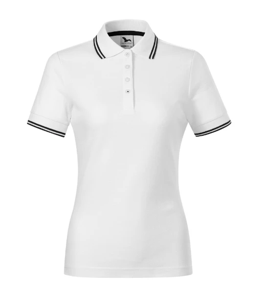 00_A_Woman's Polo T-shirt Focus
