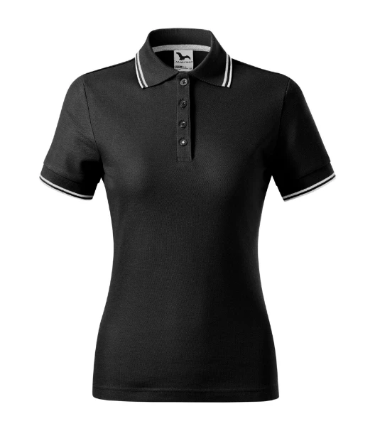 01_A_Woman's Polo T-shirt Focus