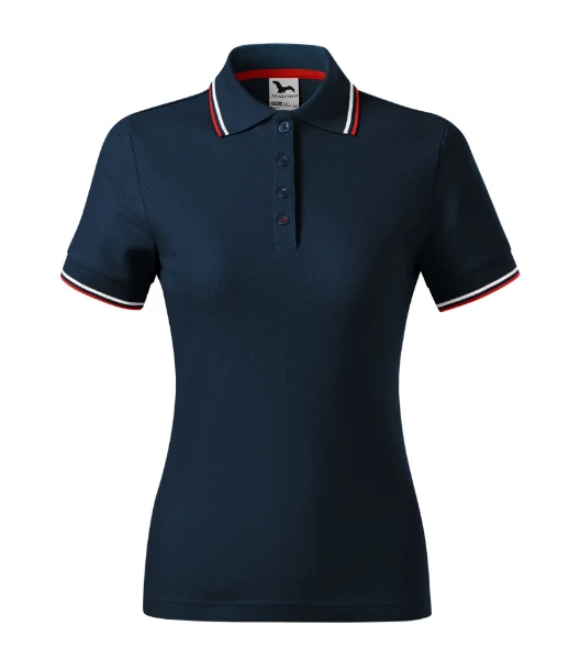 02_A_Woman's Polo T-shirt Focus