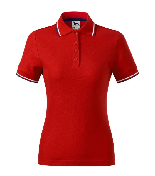 07_A_Woman's Polo T-shirt Focus