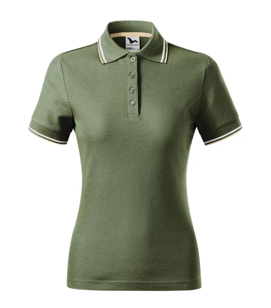 09_A_Woman's Polo T-shirt Focus