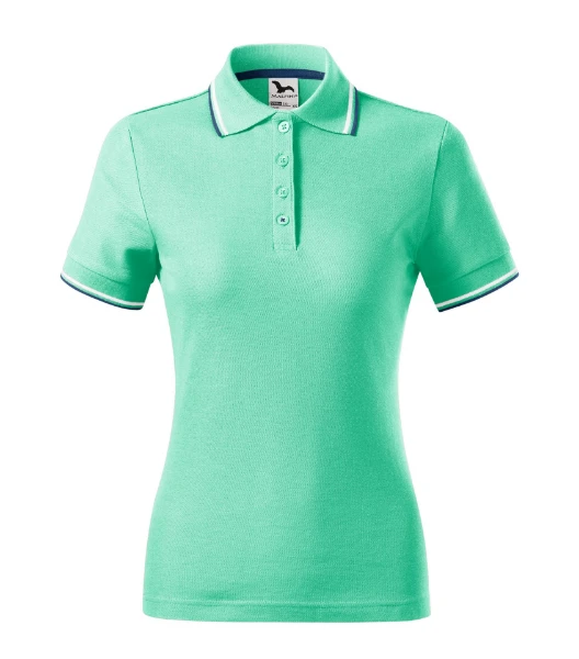 95_A_Woman's Polo T-shirt Focus